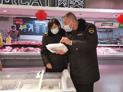 臨沂市市場(chǎng)監(jiān)管局開(kāi)展節(jié)前食品安全與移動(dòng)終端設(shè)備銷售專項(xiàng)檢查